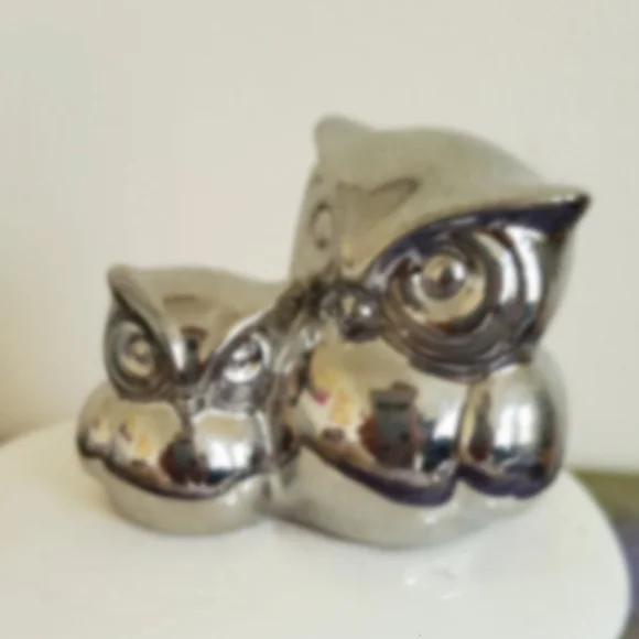 WHITE PORCELAIN CERAMIC JEWELERY BOX WITH SILVER TONE OWLS SITTING ON T… - Picture 3 of 7